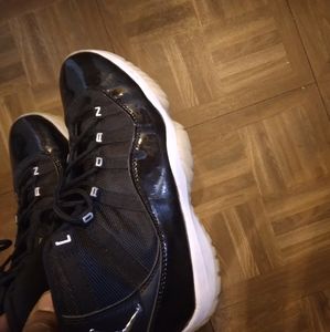 Jordan 11 jubilee black white size 8
